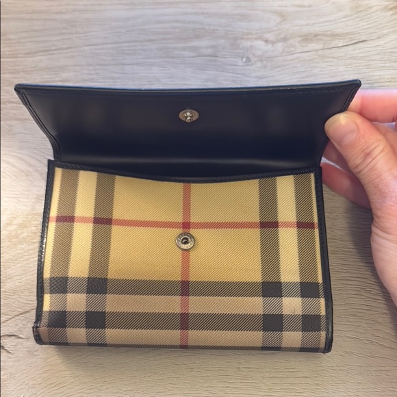 Burberry Checkered Wallet - Picture 5 of 11